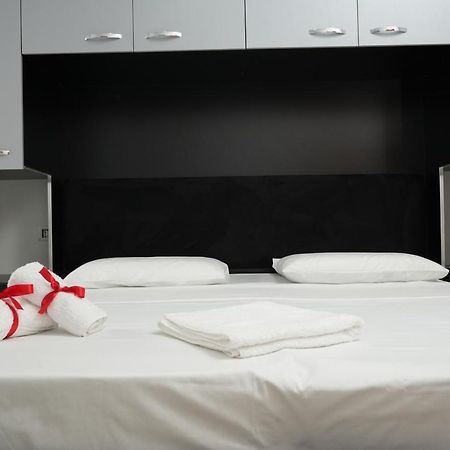 Merry'S Apartment Durrës Esterno foto